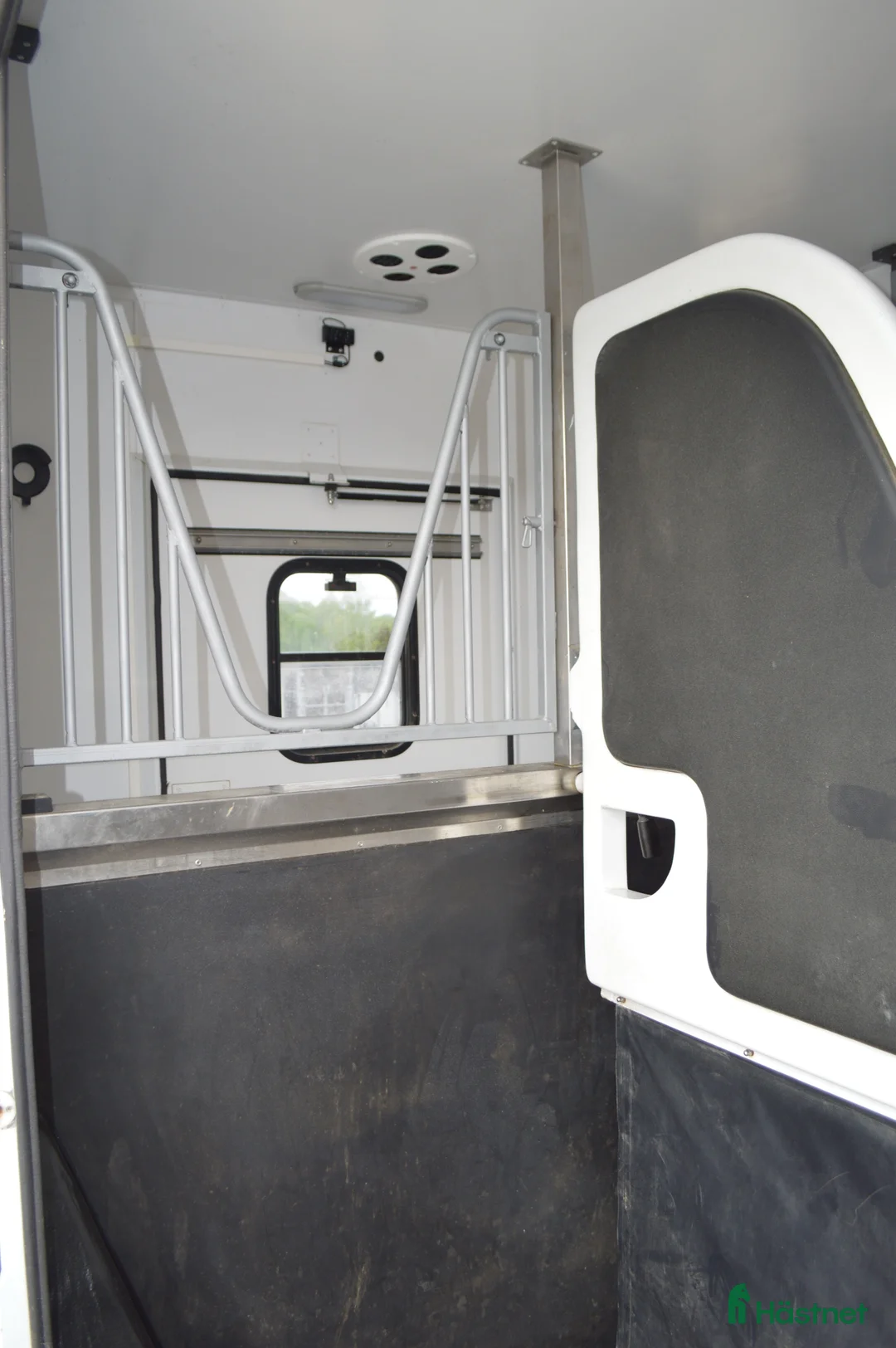 Hästlastbilar  fordon & transport till salu: Nuyts 5 sits V galler 14850 mil i Kvicksund - Annons 4