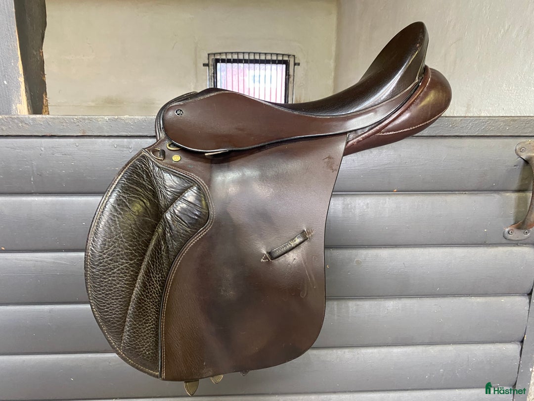 Sadlar hästutrustning till salu: Morris and Nolan Hoppsadel i Örebro - Annons 1