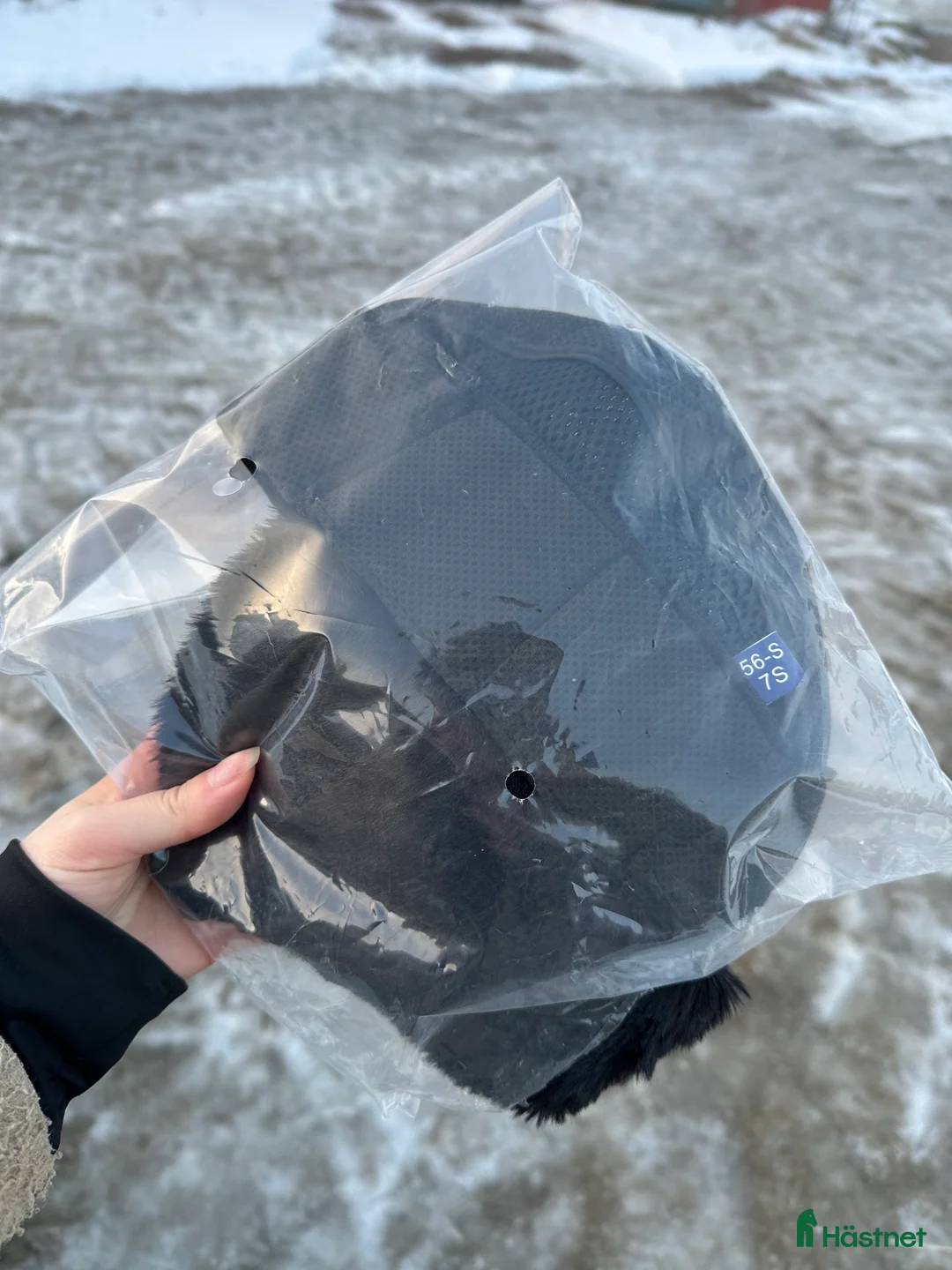 Hjälmar ryttarutrustning till salu: Samshield liners + vinter - Annons 4