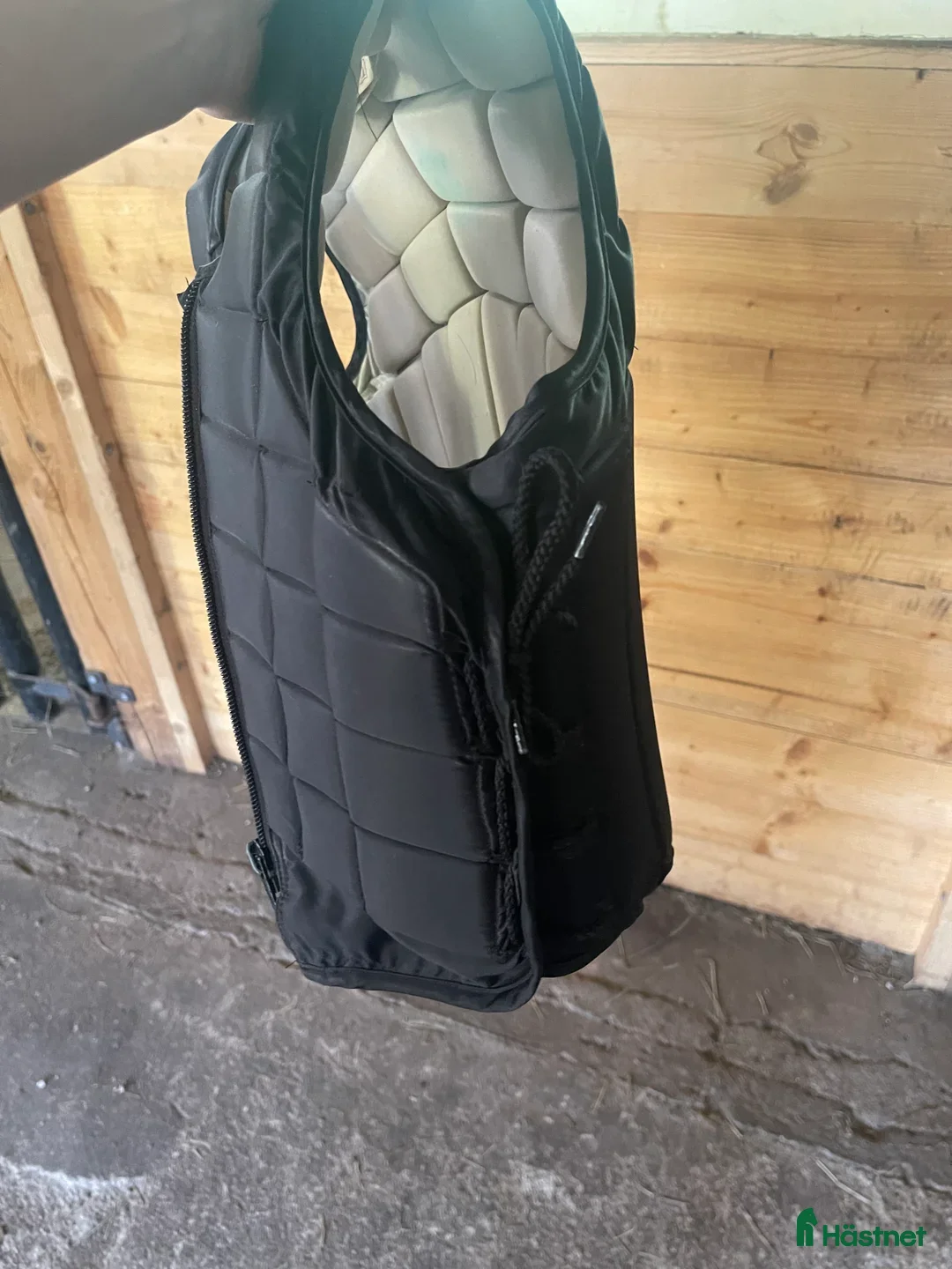 Säkerhetsvästar ryttarutrustning till salu: Race safe säkerhetsväst i Dannike - Annons 3