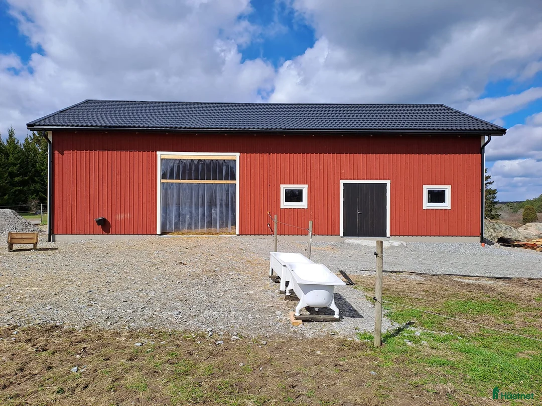  stallplats finnes: Boxplatser och lösdriftplatser lediga i Bro - Annons 14