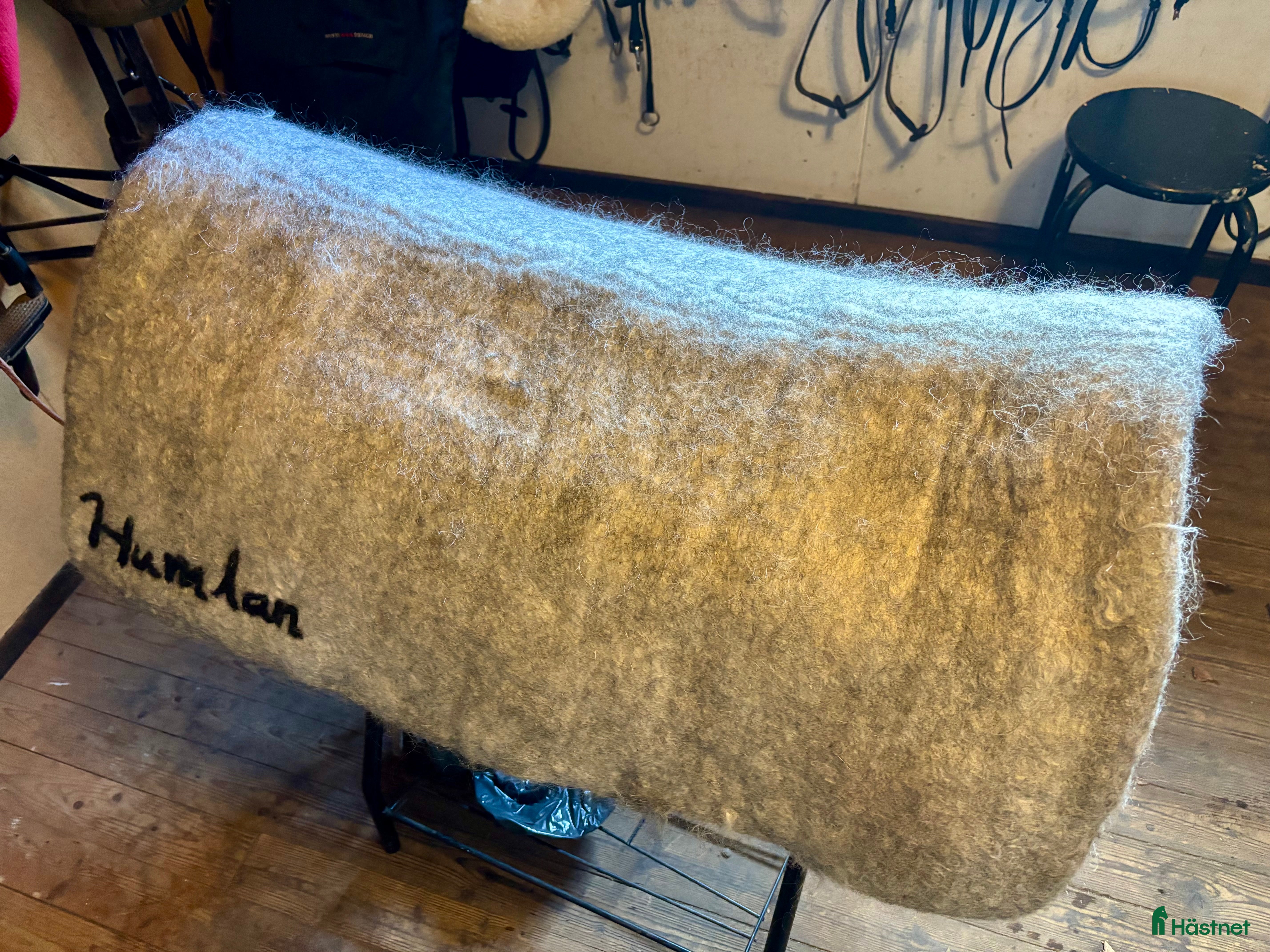 Sadeltillbehör hästutrustning till salu: STÅLNACKEPADD 95*90*4 cm i Vallda - Annons 1