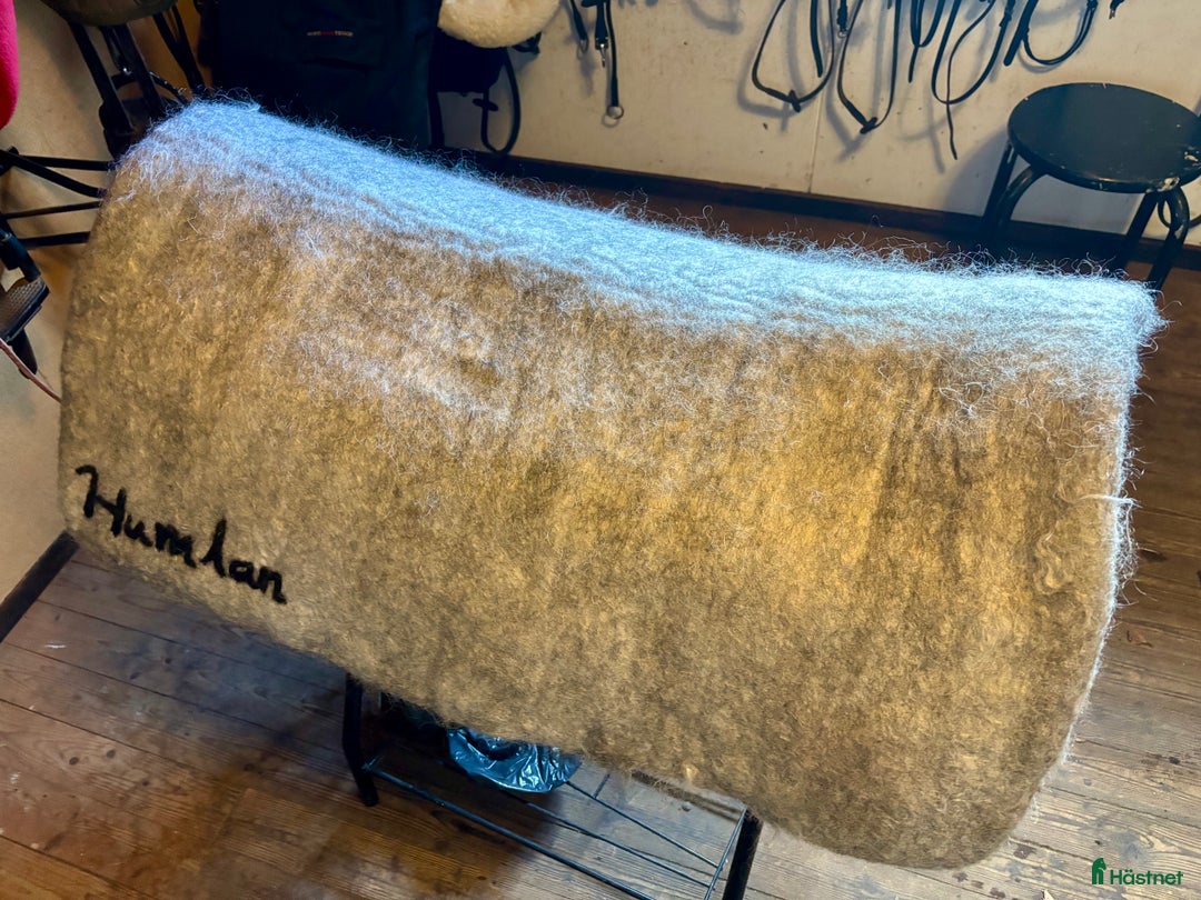 Sadeltillbehör hästutrustning till salu: STÅLNACKEPADD 95*90*4 cm i Vallda - Annons 1