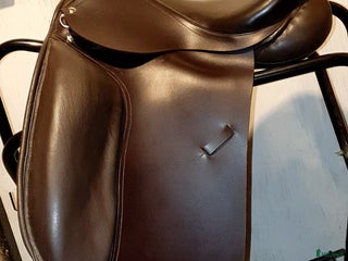 Sadlar hästutrustning till salu: Nästan ny med ändringsbar bomvidd i Skövde - Annons 3