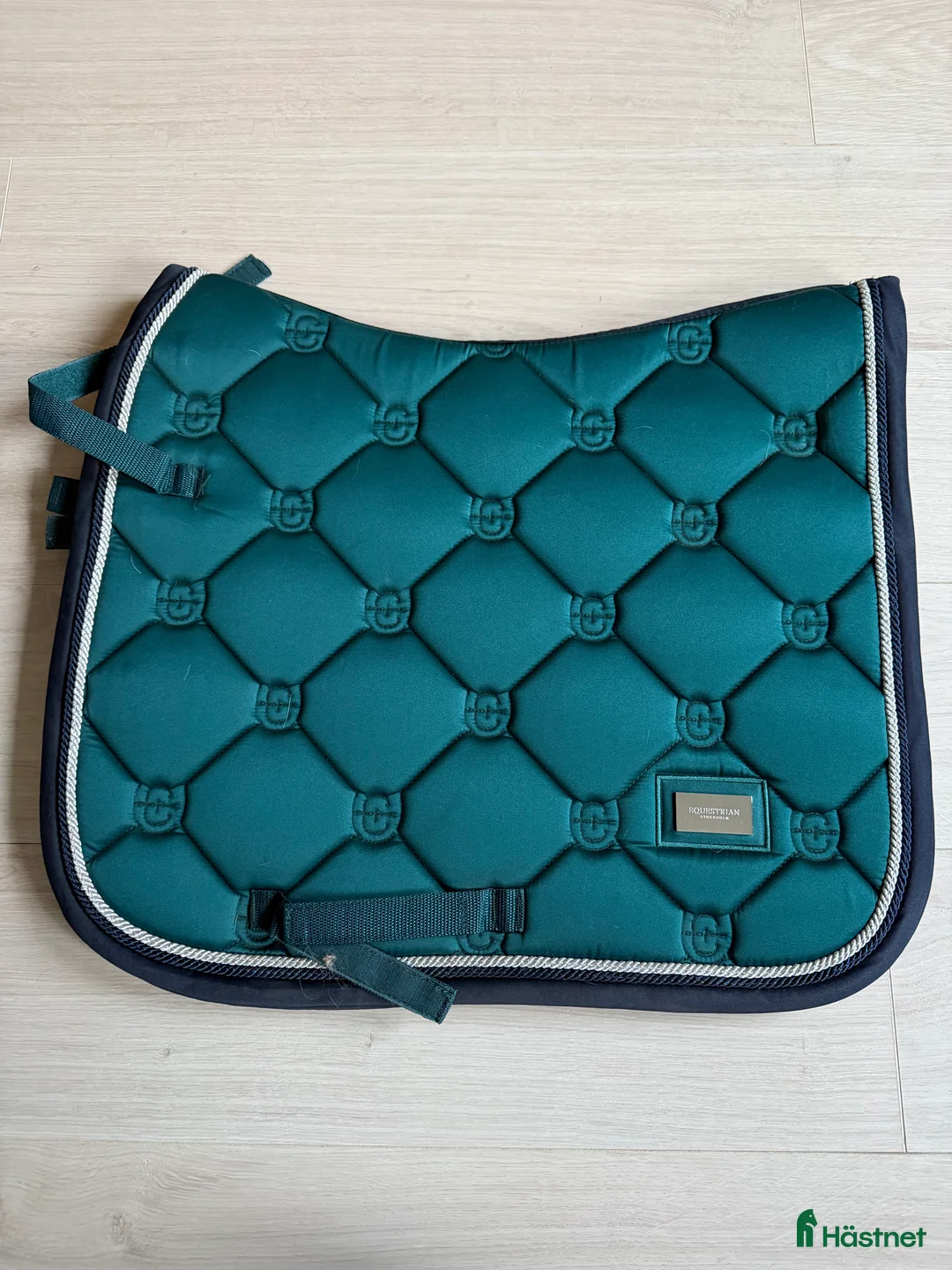 Schabrak & Vojlockar hästutrustning till salu: Grönt equestrian Stockholm schabrak - Annons 1