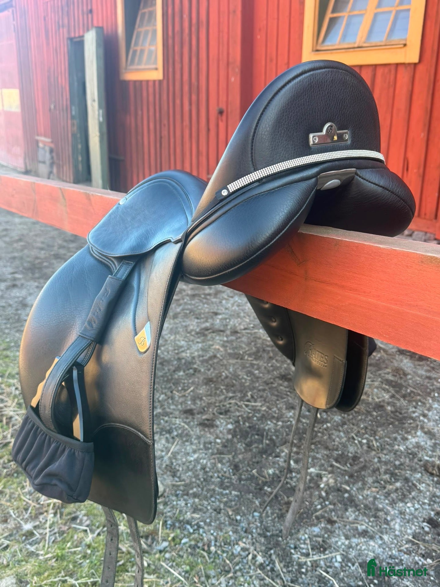 Sadlar hästutrustning Bates Dressage CAIR, 17’, 10.500kr. - Annons 1