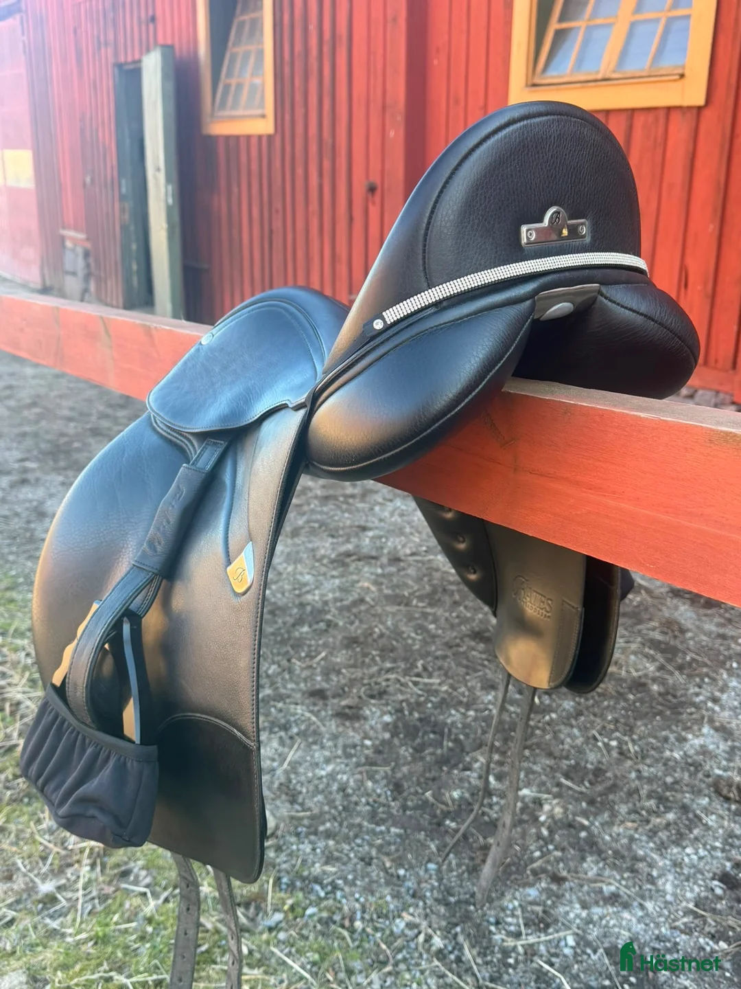 Sadlar hästutrustning till salu: Bates Dressage CAIR, 17’, 10.500kr. i Huddinge - Annons 1