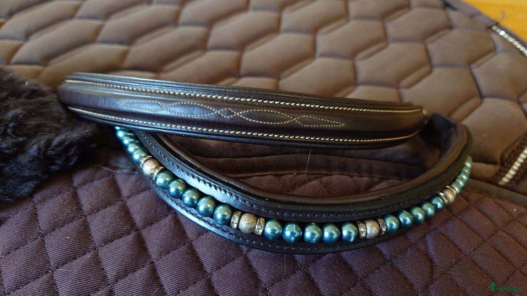 Sadeltillbehör hästutrustning till salu: Schabrak, sadelgjordar mm. i Västra Frölunda - Annons 1