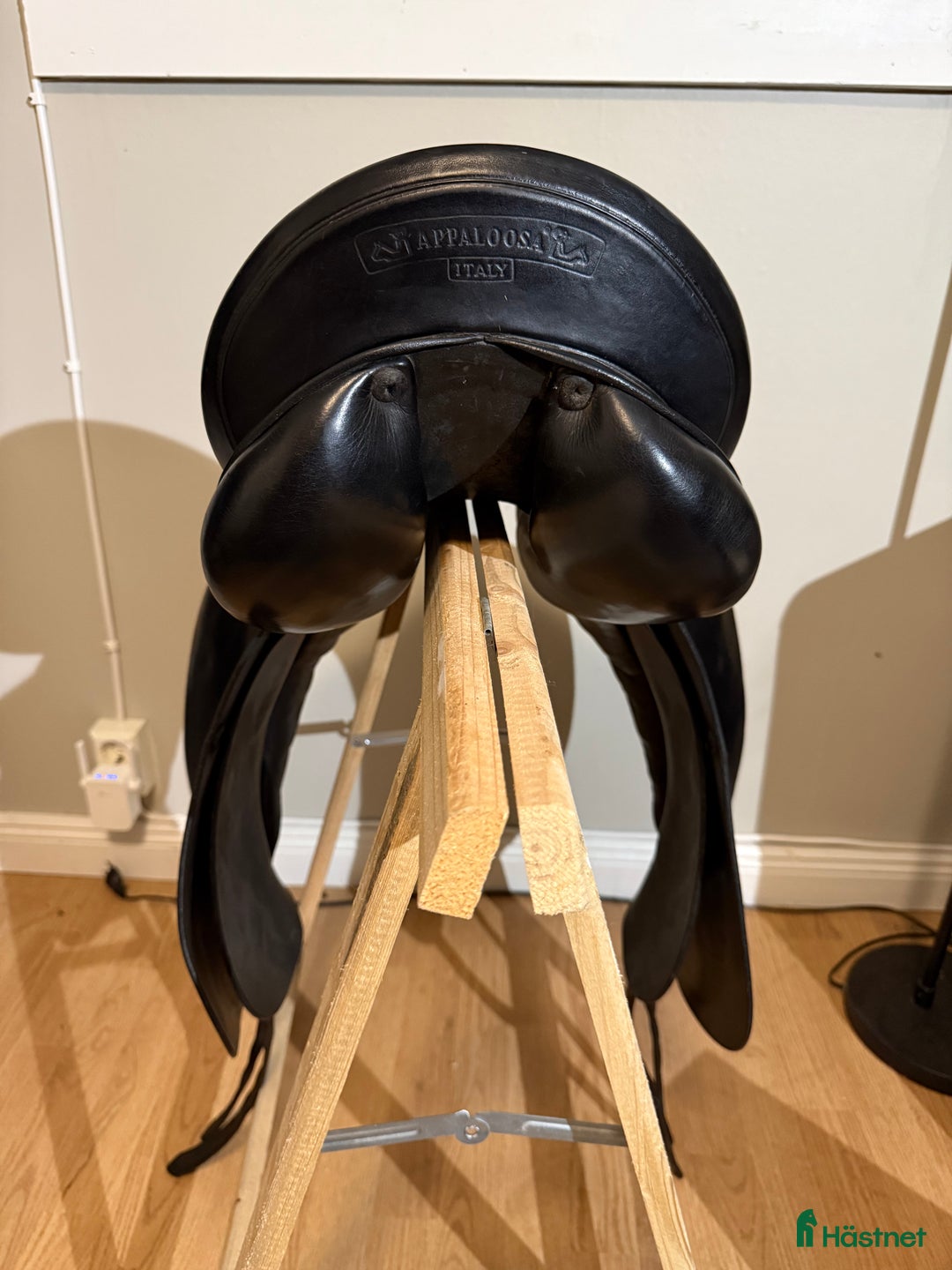 Sadlar hästutrustning till salu: Svart Dressyrsadel Prestige i Runhällen - Annons 2