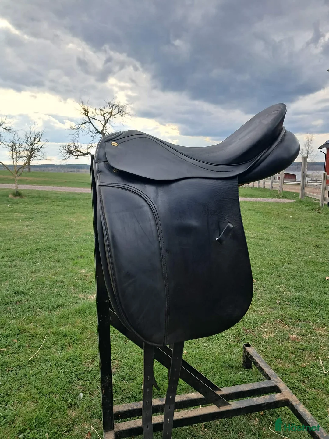 Sadlar hästutrustning till salu: Dressyrsadel i Vimmerby - Annons 1