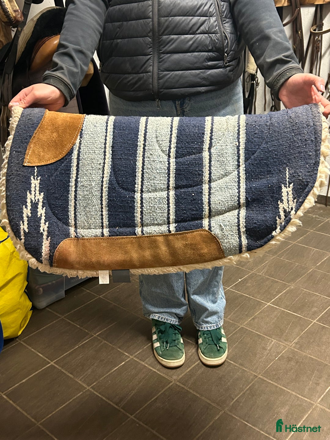 Sadlar hästutrustning till salu: Western sadel med en pad till  i Virestad - Annons 7