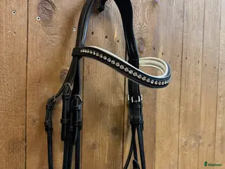Träns hästutrustning Rundsytt kandar med lackad nosgrimma i Hofors - Annons 2