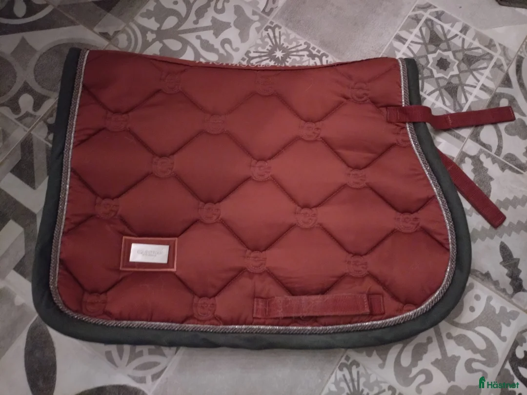 Schabrak & Vojlockar hästutrustning till salu: Fint Equestrian Stockholm/ ES schabrak  i Sankt OLOF - Annons 1