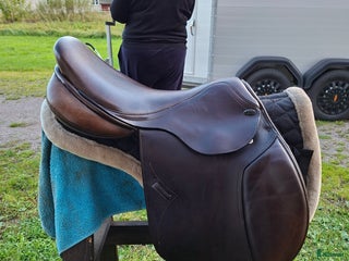 Sadlar hästutrustning till salu: M. Toulouse Platinum Close Contact i Skärplinge - Annons 1