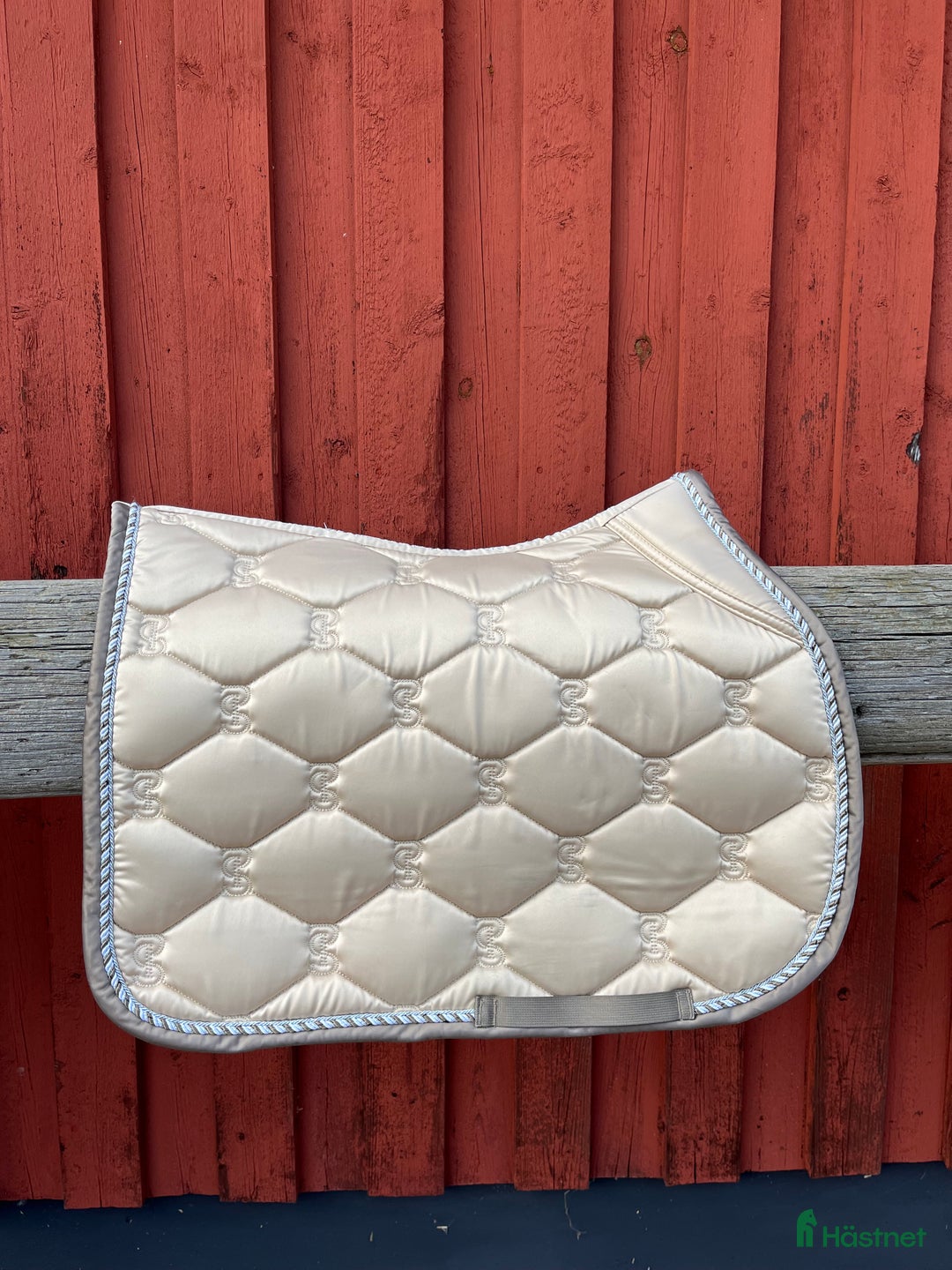 Schabrak & Vojlockar hästutrustning till salu: Ljusgult schabrak från PS i Uppsala - Annons 2