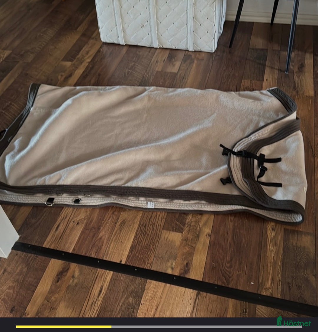 Täcken hästutrustning till salu: Sjöhagen wear fleece täcke i Torsåker - Annons 1