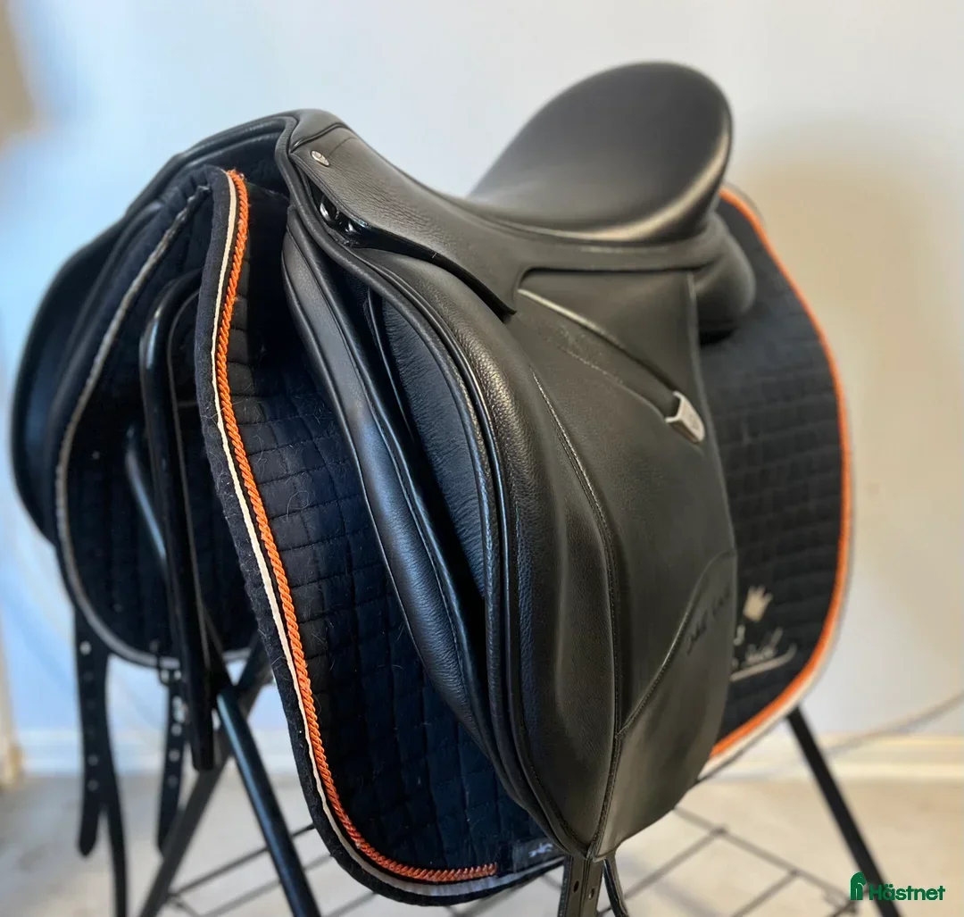 Sadlar hästutrustning till salu: Bates Isabell Werth i nyskick i Tvååker - Annons 2