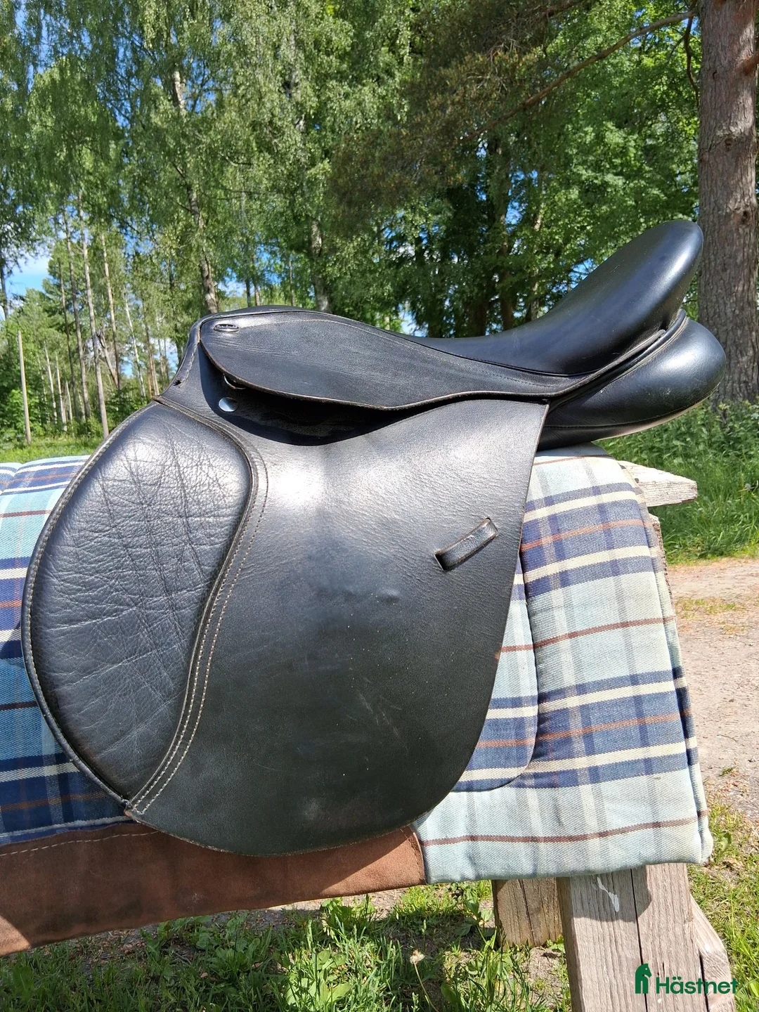 Sadlar hästutrustning till salu: Allroundsadel knappt använd i Örebro - Annons 1