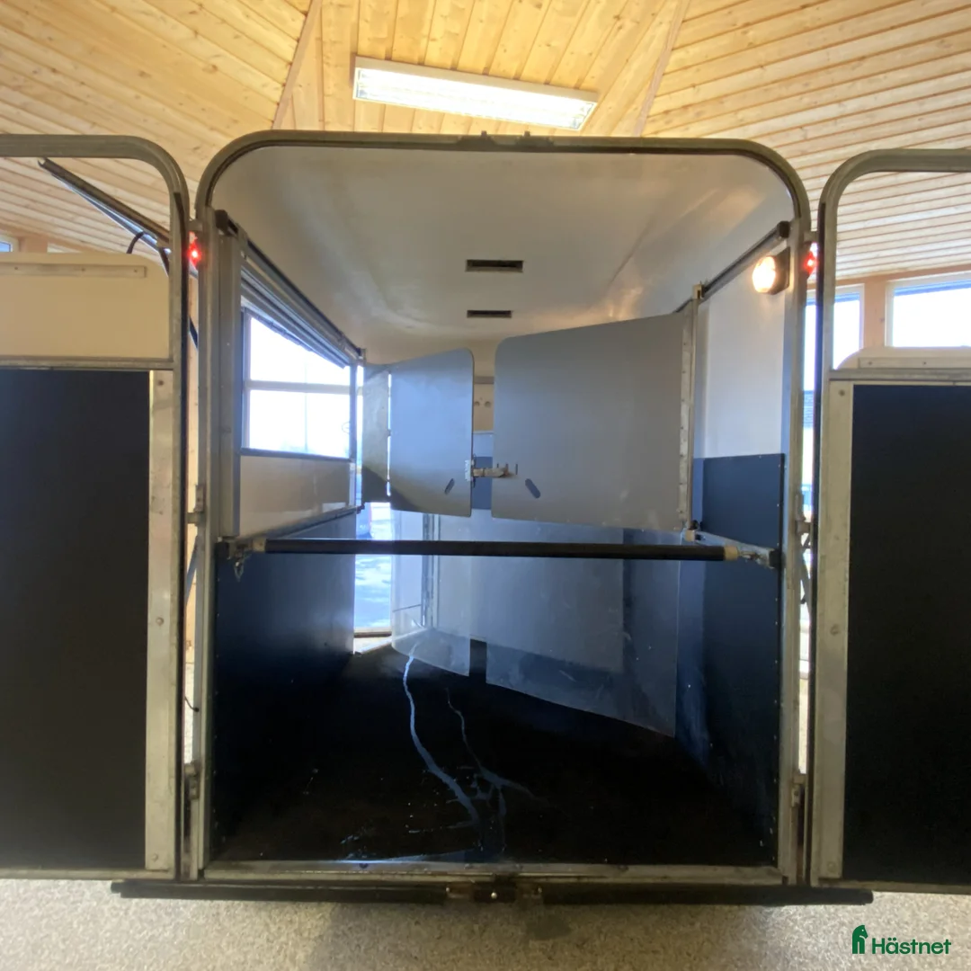 Hästtransporter  fordon & transport till salu: Lasta diagonalt stuterimodell- Fautras Oblic+2-18 i Kvicksund - Annons 17