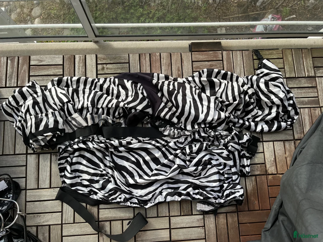 Täcken hästutrustning till salu: Waldenhausen eksemtäcke, 135 - Annons 1