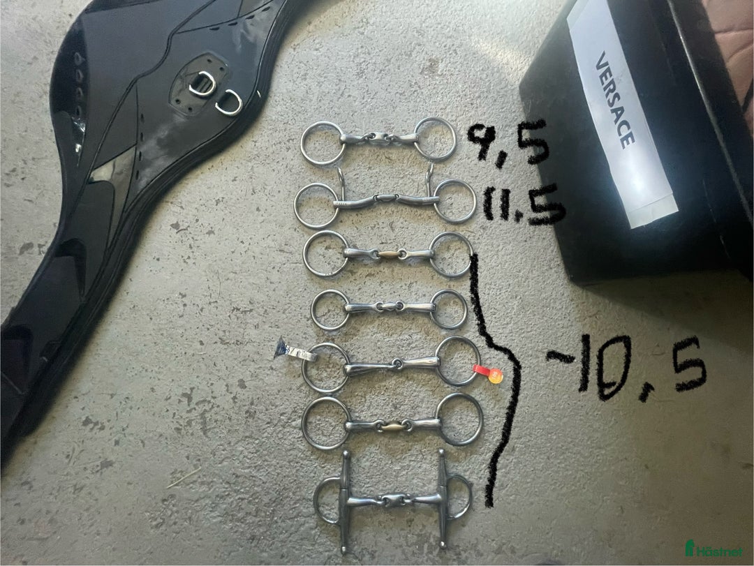 Bett hästutrustning till salu: Olika Bett i Bro - Annons 1