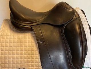 Sadlar hästutrustning till salu: Dressysadel Equipe Emporio i Uppsala - Annons 5