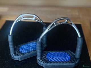 Stigbyglar hästutrustning till salu: Sprenger Bow Balance i Skövde - Annons 4