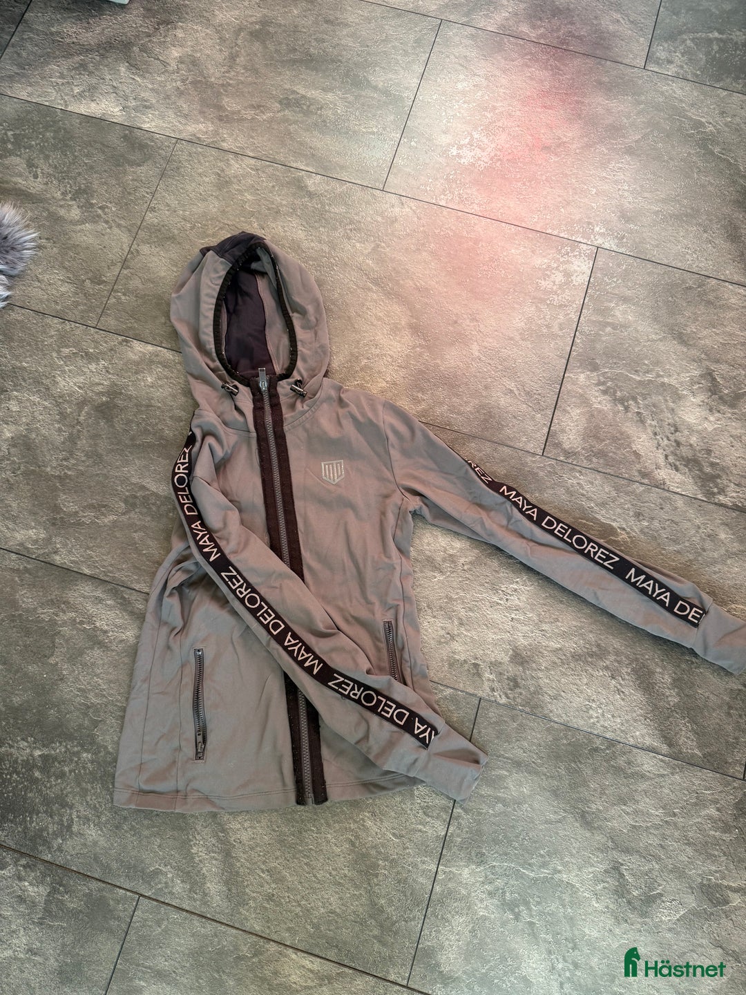 Ridbyxor ryttarutrustning till salu: Ridbyxor + hoodie  i Halmstad - Annons 1