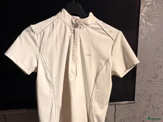 Övrigt Ridkläder ryttarutrustning till salu: Tävlings tröja - Annons 1