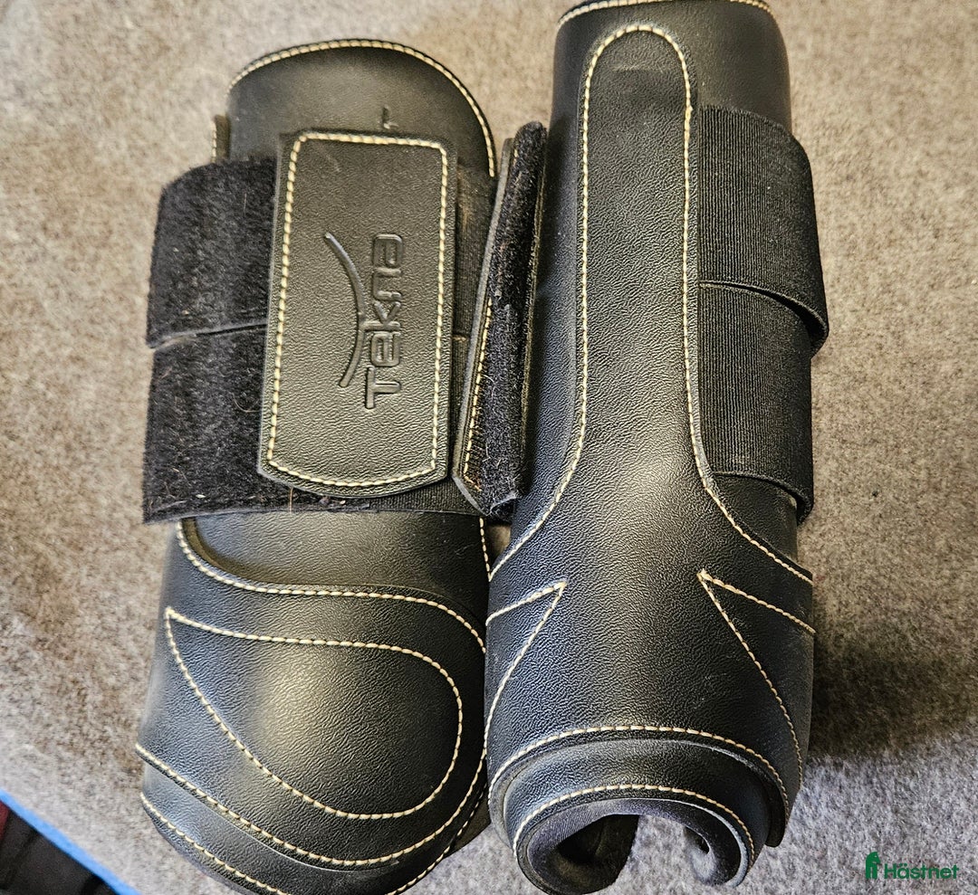 Benskydd hästutrustning till salu: Tekna benskydd i nyskick i Hudiksvall - Annons 1