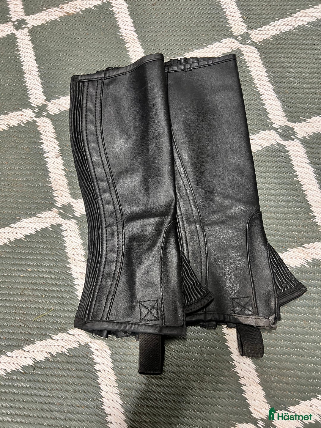Ridstövlar ryttarutrustning till salu:  oanvända shortchaps i Tibro - Annons 2