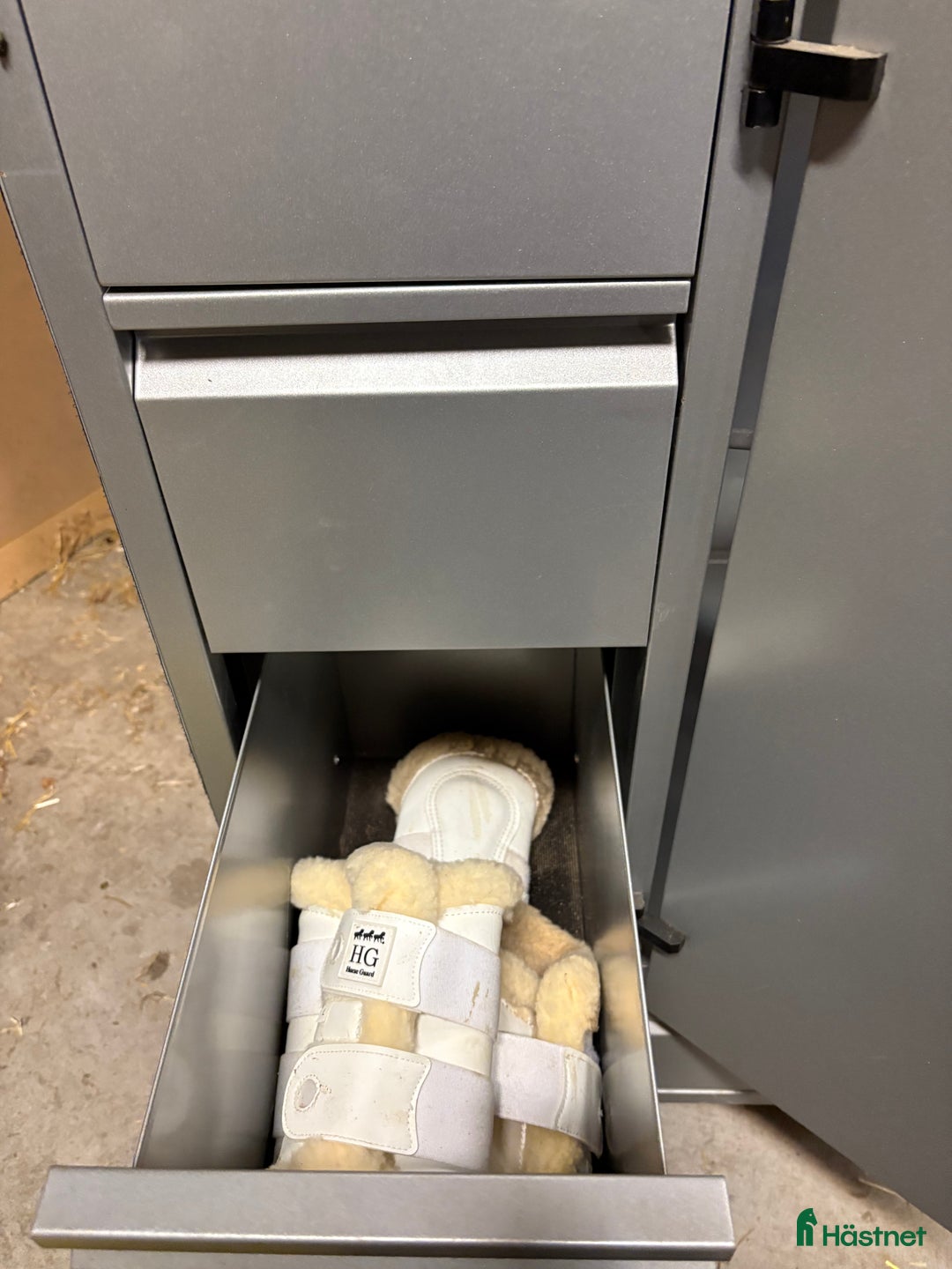 Övrig Hästutrustning hästutrustning till salu: Alfako Sadelskåp i nyskick i Klagstorp - Annons 4