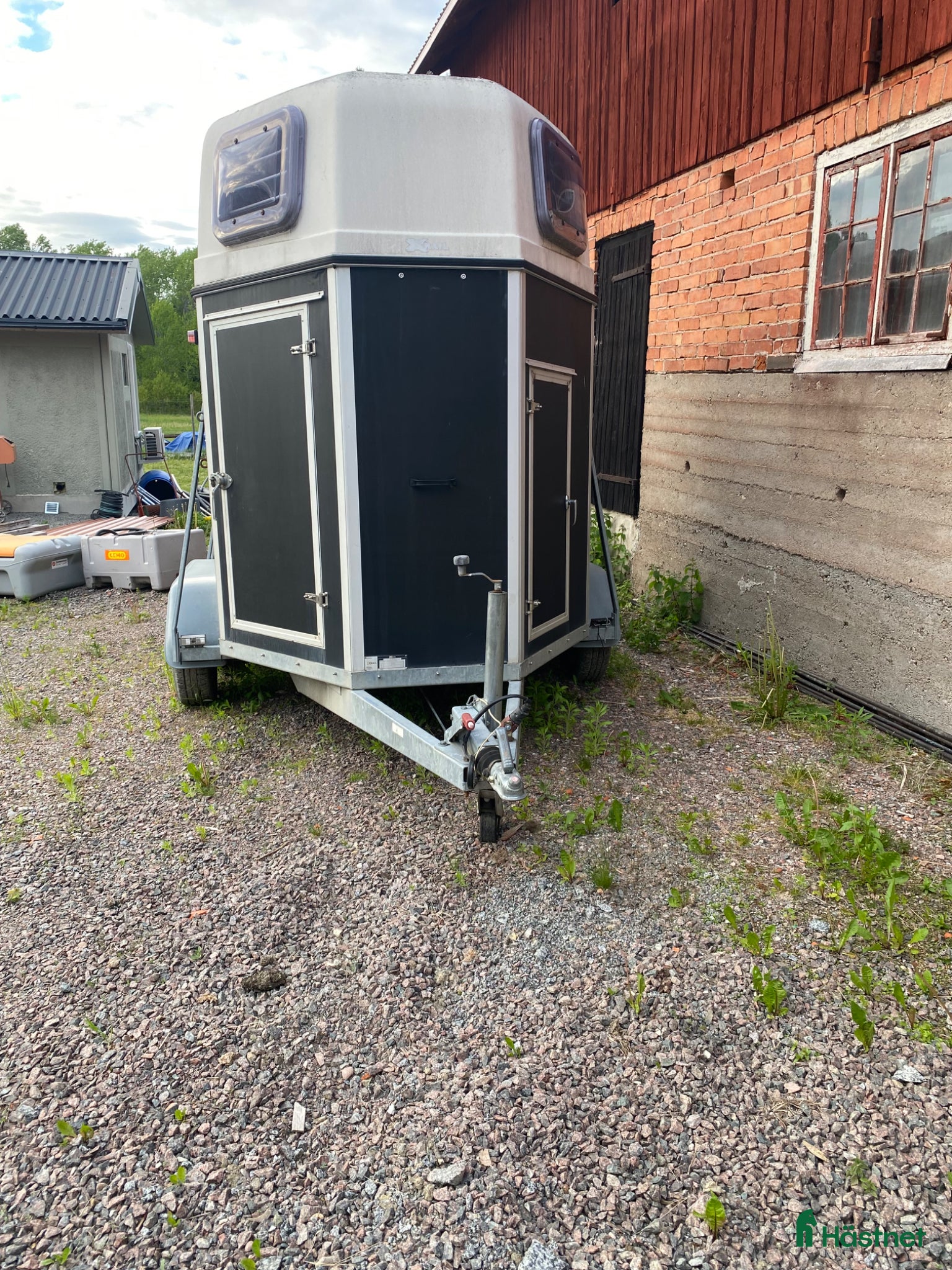 Hästtransporter  fordon & transport till salu: Äldre hästtransport i gott skick i Knivsta - Annons 1