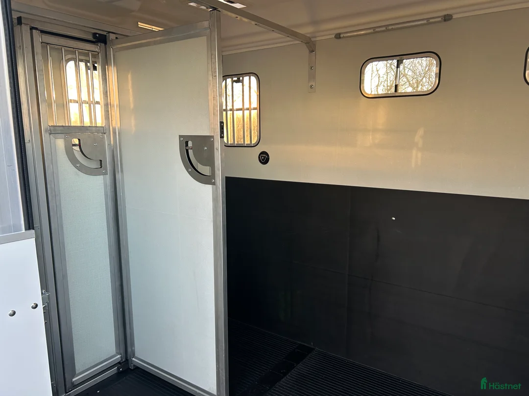 Hästlastbilar  fordon & transport till salu: Equi-Trek Ikonik 3 sits  - Annons 17