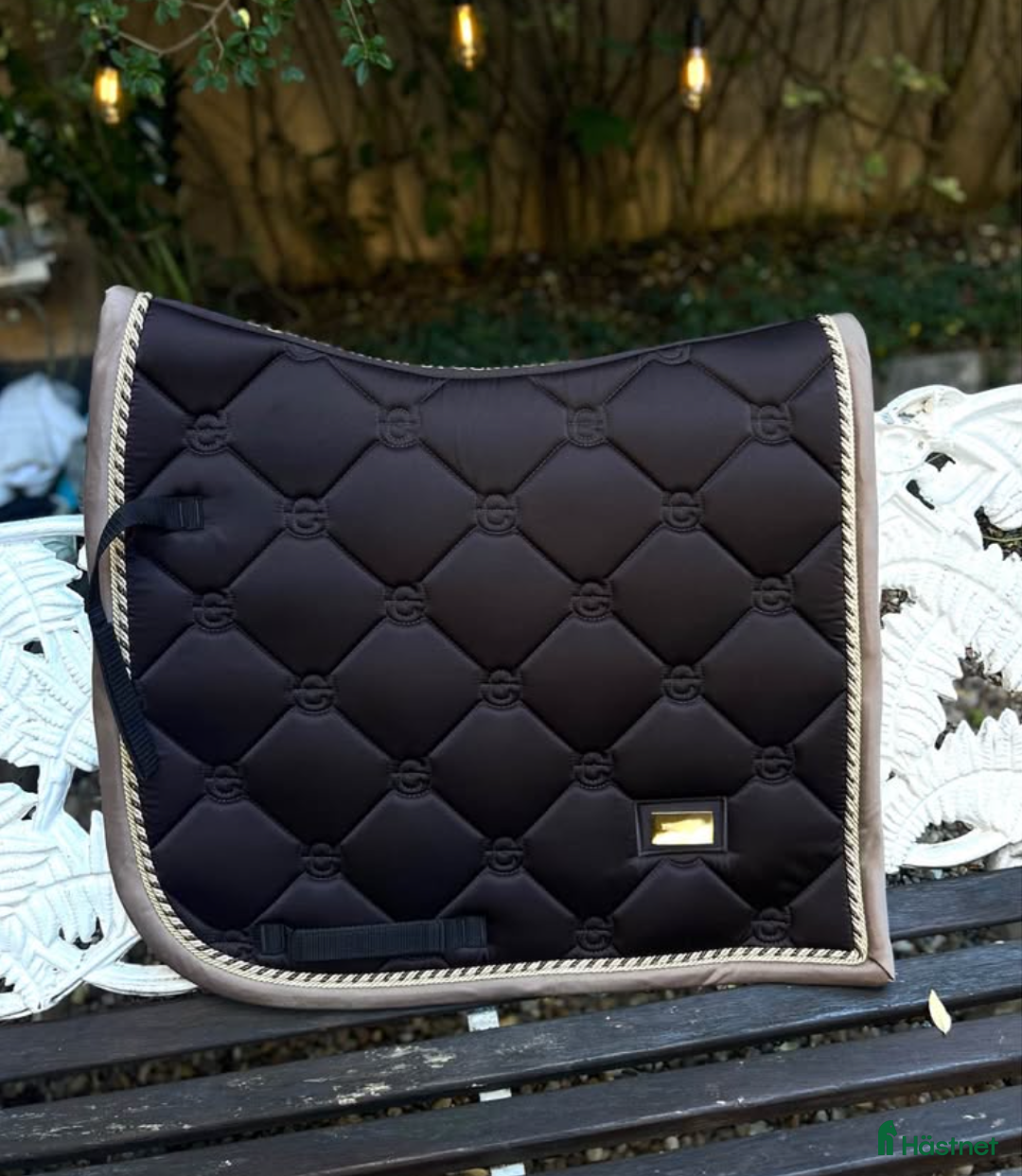 Schabrak & Vojlockar hästutrustning till salu: Dressyrschabrak Golden Brown Equestrian Stockholm i Stockholm - Annons 1