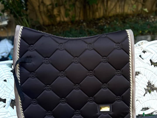 Schabrak & Vojlockar hästutrustning till salu: Dressyrschabrak Golden Brown Equestrian Stockholm i Stockholm - Annons 17