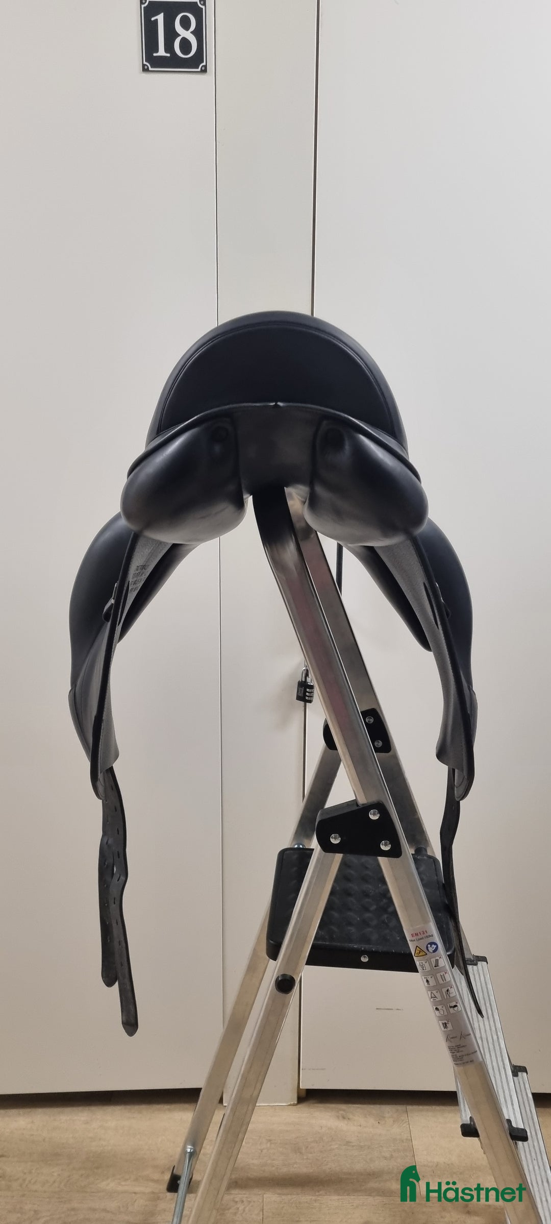 Sadlar hästutrustning till salu: Dressyrsadel 17” Equipe Olympia(svart, kalvskinn)  i Luleå - Annons 4