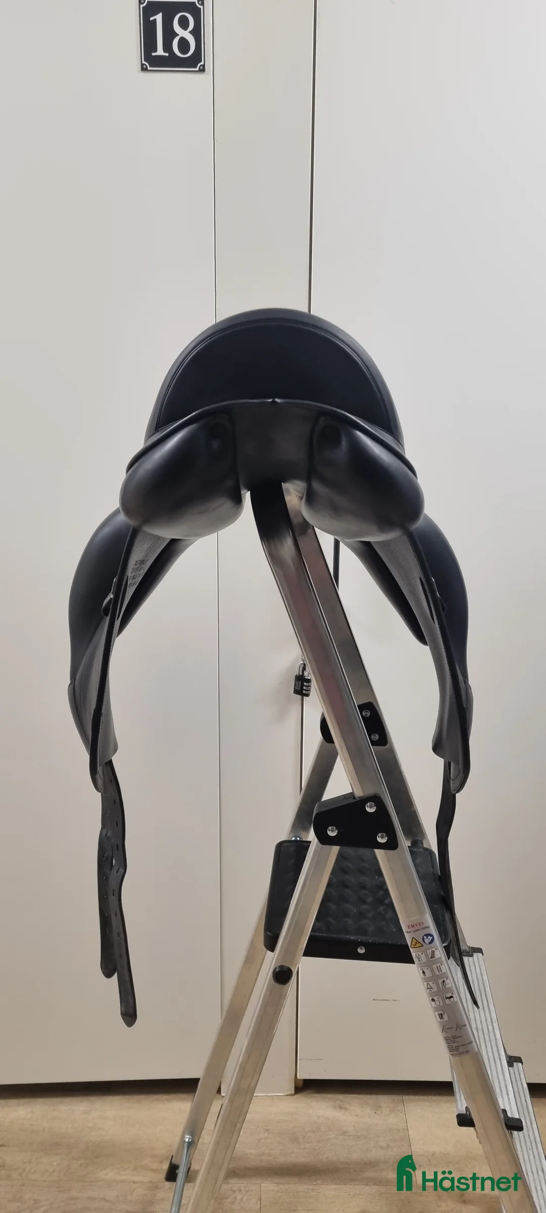 Sadlar hästutrustning till salu: Dressyrsadel 17” Equipe Olympia(svart, kalvskinn)  i Luleå - Annons 4