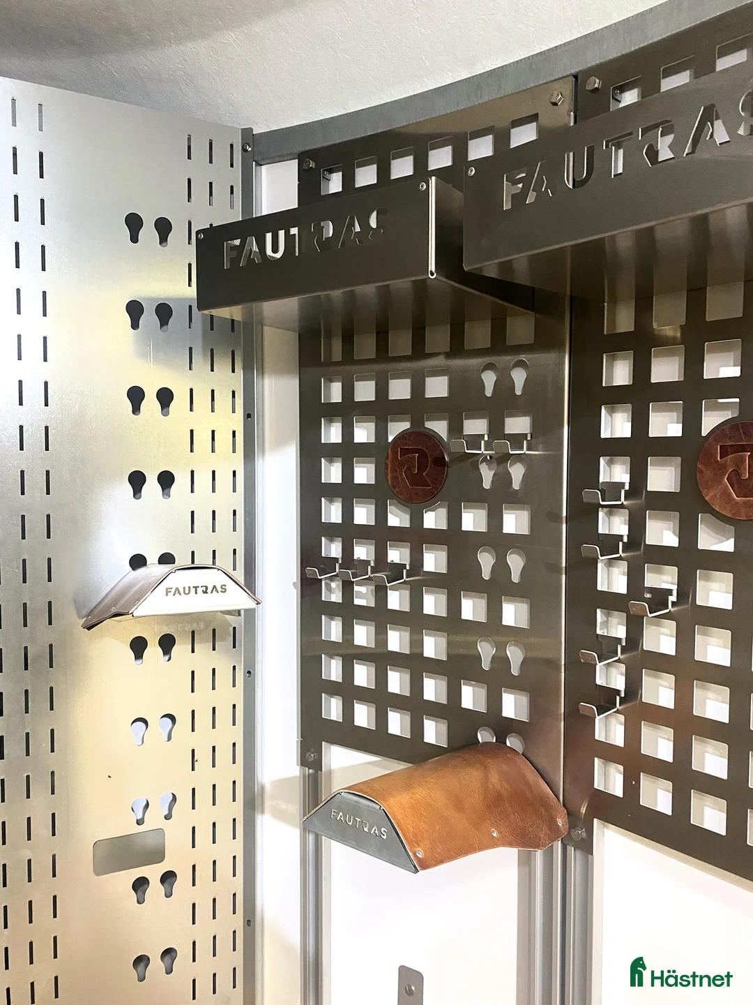 Hästtransporter  fordon & transport till salu: Oblic X -stor diagonallastad modell + sadelkammare - Annons 22