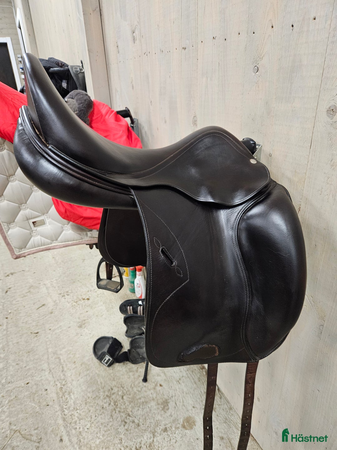 Sadlar hästutrustning till salu: Mörkbrun underbar sadel i Kåge - Annons 2