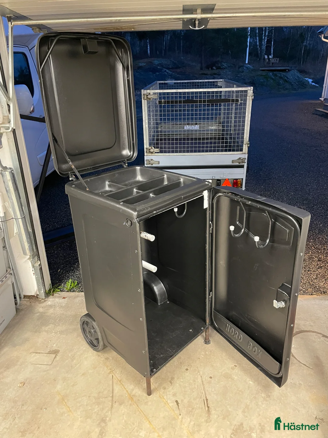 Stallinredning, stängsel & gård övrig utrustning till salu: Sadelskåp/tävlingsskåp - Annons 2