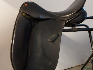 Sadlar hästutrustning till salu: Dressyrsadel Wellington Elite 17,5 i Lundsbrunn - Annons 1