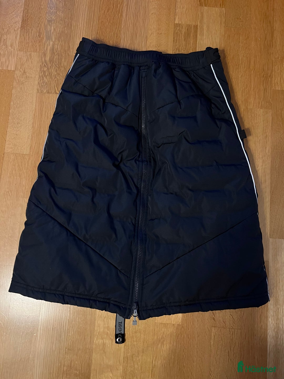 Jackor & Kavajer ryttarutrustning till salu: En super fin Uhip tid kjol i Hammarö - Annons 2