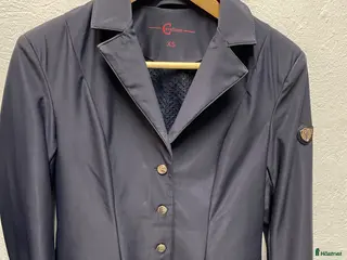 Jackor & Kavajer ryttarutrustning till salu: Tävlingskavaj och en tröja/jacka Kingsland - Annons 6