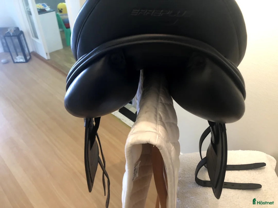 Sadlar hästutrustning till salu: Erreplus Freestyle dressyrsadel 17-31 i Landvetter - Annons 3