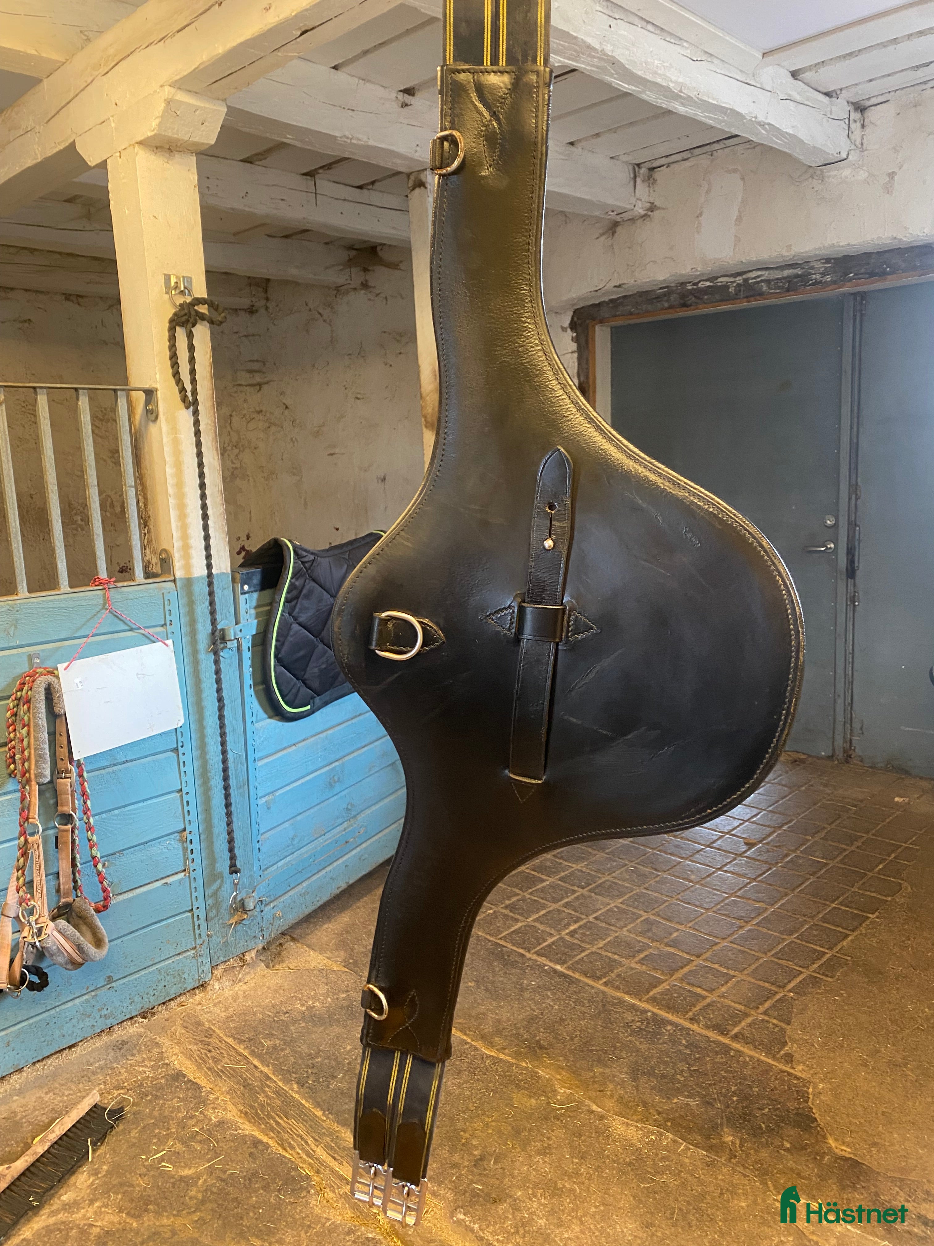 Sadeltillbehör hästutrustning Magplatta sadelgjord i Vinninga - Annons 1