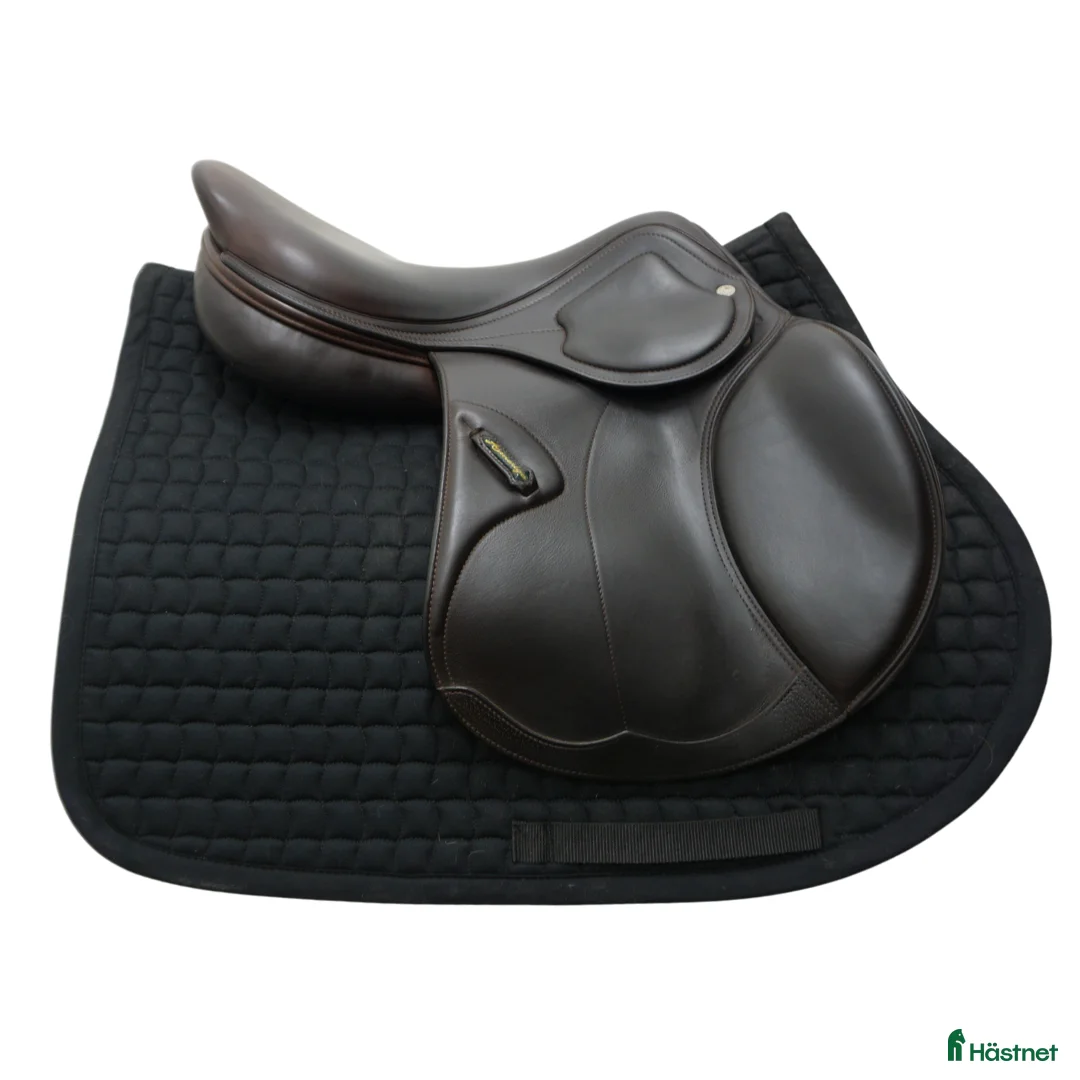 Sadlar hästutrustning till salu: Amerigo HC Pinerolo 17,5" i nyskick! i Upplands Väsby - Annons 2