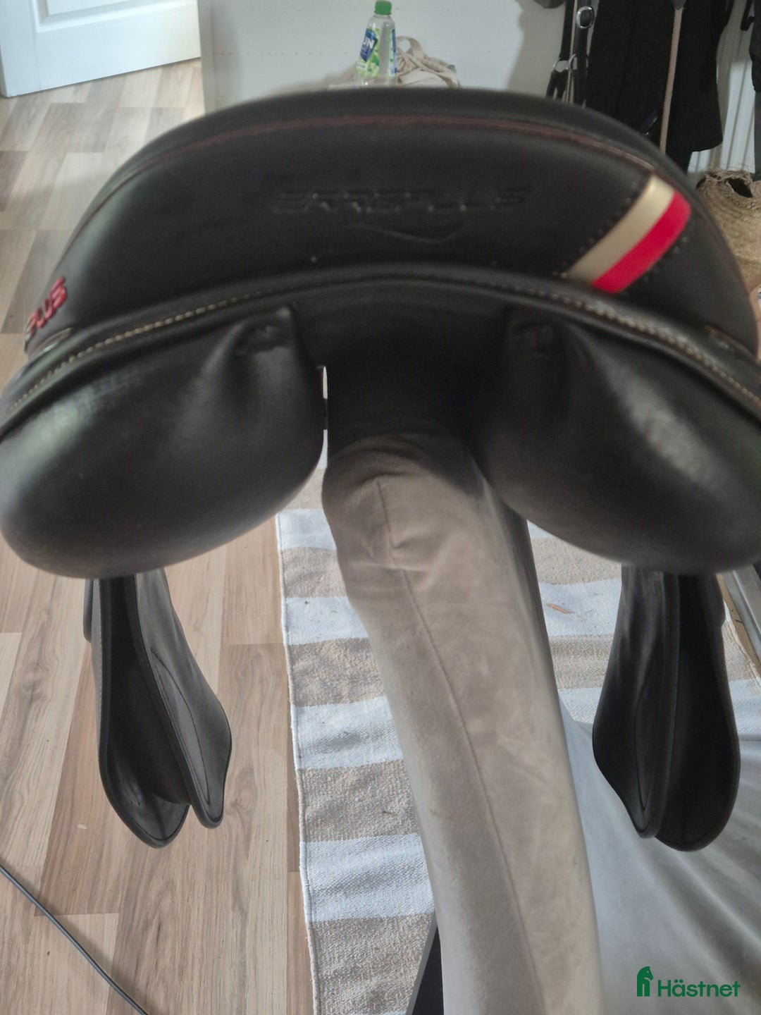 Sadlar hästutrustning till salu: Fin Erreplus JF hoppsadel  i Riala - Annons 6