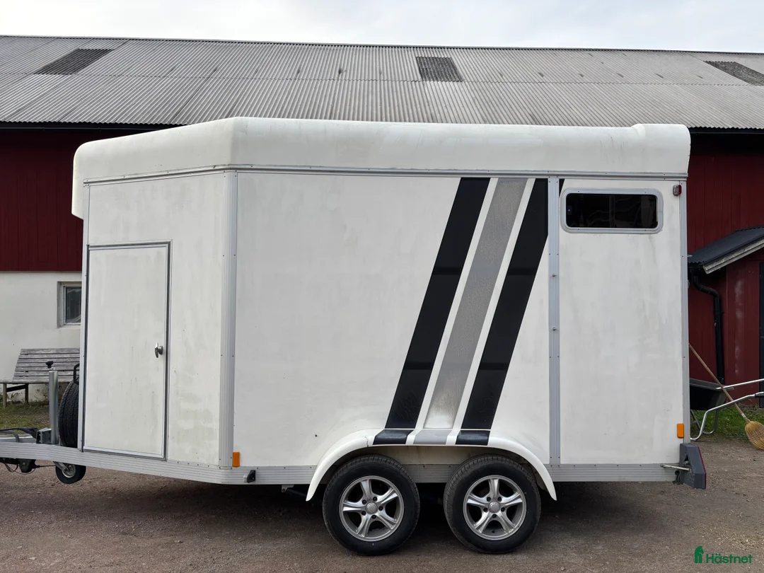 Hästtransporter  fordon & transport till salu: Fint Ume B50  i Hälsö - Annons 1
