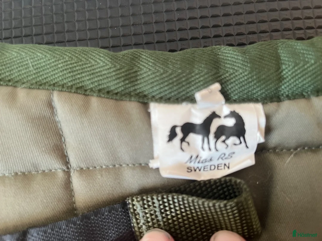 Schabrak & Vojlockar hästutrustning till salu: Mias RS hoppschabrak strl full - Annons 3
